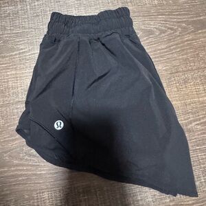 BLACK LULULEMON HOTTIE HOTS SIZE 4
